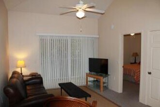 4274 Calinda Ln in Niceville, FL - Foto de edificio - Building Photo