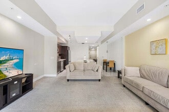 5300 NW 87th Ave in Doral, FL - Building Photo - Building Photo