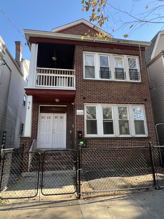 72 Seymour Ave, Unit 3 in Newark, NJ - Building Photo