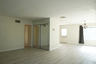 39220 Karen St in Cathedral City, CA - Building Photo - Building Photo