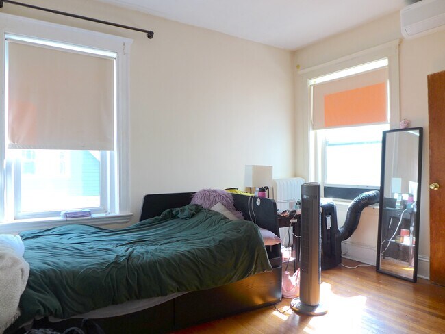 60 Gibbs St, Unit 6 in Brookline, MA - Building Photo - Building Photo
