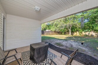 5134 Lake Dr in Crestview, FL - Foto de edificio - Building Photo