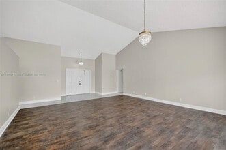 9517 El Clair Ranch Rd in Boynton Beach, FL - Building Photo - Building Photo