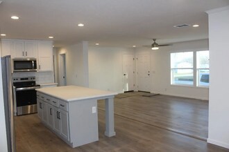 3430 Sharon Ln in Alton, IL - Foto de edificio - Building Photo