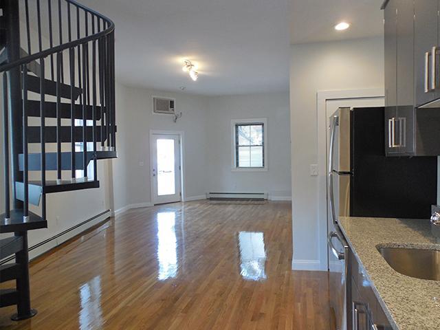 918 Cambridge St, Unit Cambridge St in Cambridge, MA - Building Photo - Building Photo