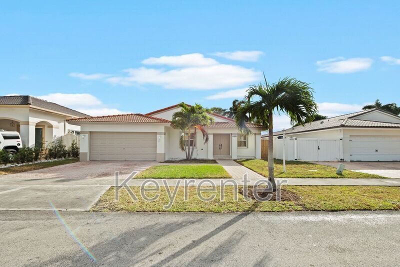 15970 SW 69th Ln in Miami, FL - Building Photo