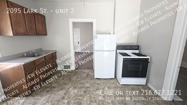 2095 Lark St in Lakewood, OH - Building Photo - Building Photo