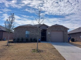 1421 Warringwood Dr in Greenville, TX - Building Photo