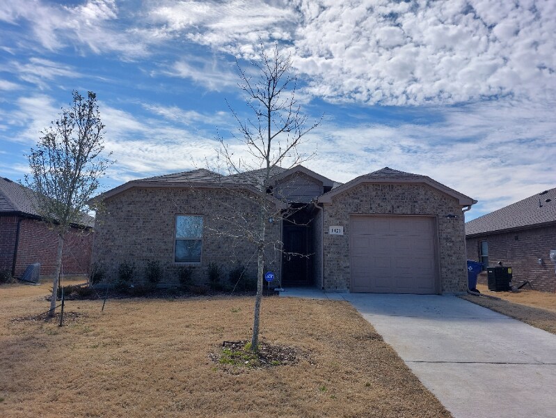 1421 Warringwood Dr in Greenville, TX - Building Photo