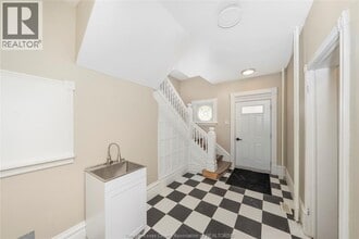 282 Wellington St in Sarnia, ON - Building Photo - Building Photo