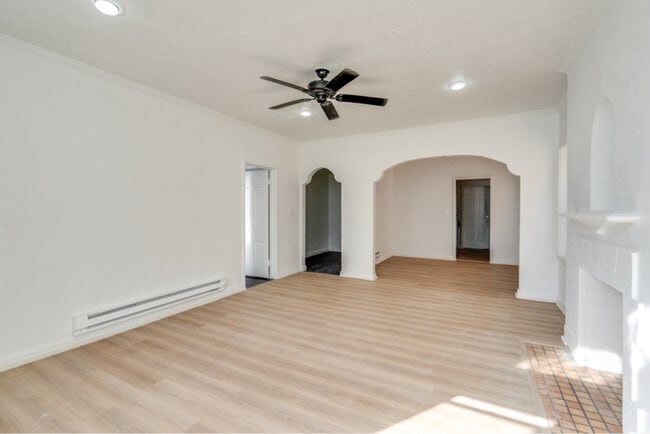 2828 S Moreland Blvd in Cleveland, OH - Building Photo - Building Photo