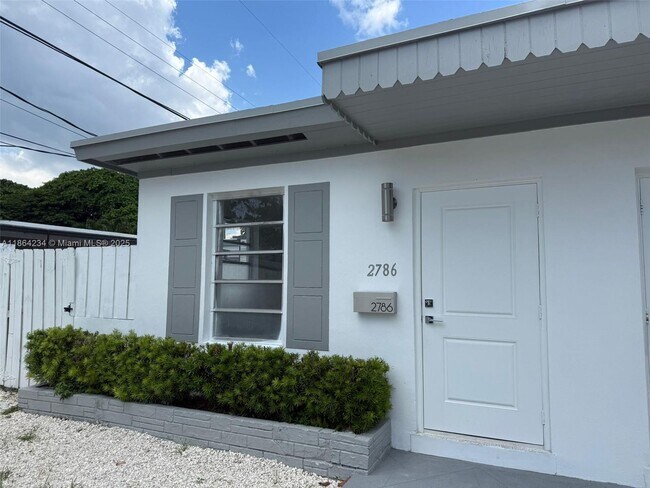 2786 SW 31st Pl in Miami, FL - Building Photo - Building Photo