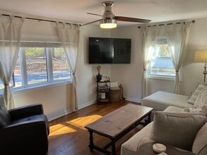 12 E Bishop St in Waterford, CT - Building Photo - Building Photo