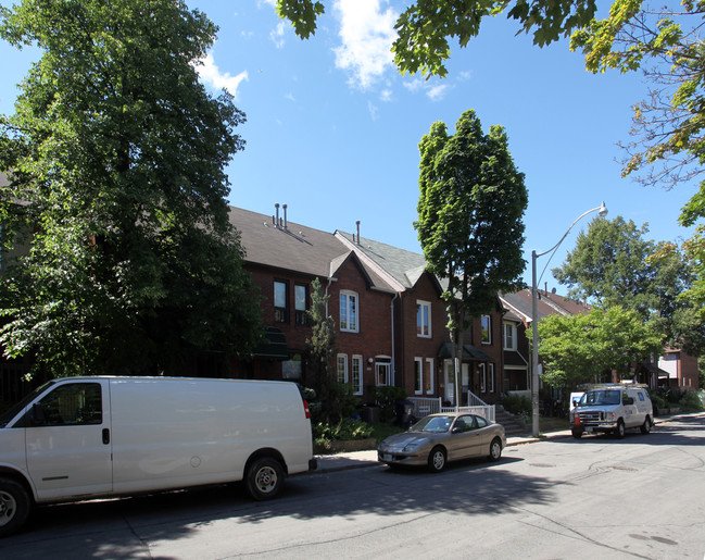 131-153 Lambertlodge Ave in Toronto, ON - Building Photo - Primary Photo