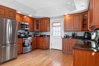 170 W 3rd St in Boston, MA - Building Photo - Building Photo