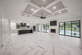 1326 Sugar Creek Blvd in Sugar Land, TX - Building Photo - Building Photo
