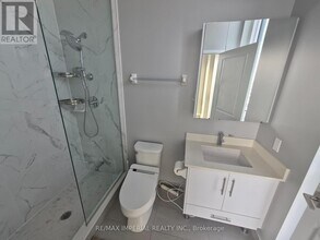 75 Oneida Crescent in Richmond Hill, ON - Building Photo - Building Photo