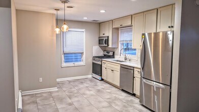 5354 N Lydell Ave in Whitefish Bay, WI - Building Photo - Building Photo