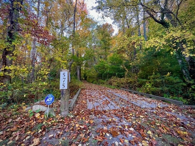 575 Beaverdam Rd in Asheville, NC - Building Photo - Building Photo