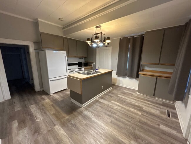 1402 O Ave in La Grande, OR - Building Photo - Building Photo