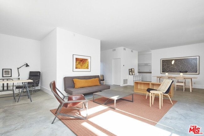 558 Rose Ave in Los Angeles, CA - Foto de edificio - Building Photo