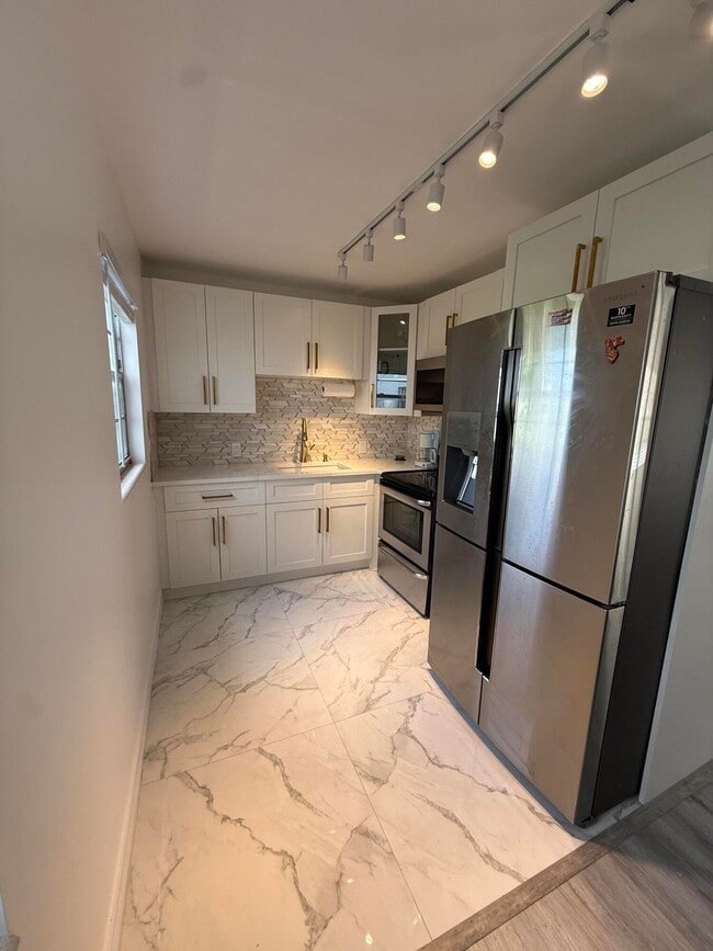 389 Fanshaw Way in Boca Raton, FL - Building Photo - Building Photo