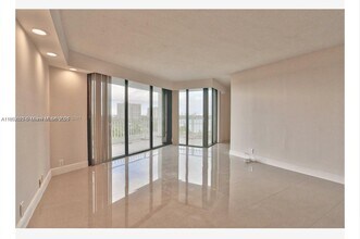 4000 Towerside Terrace in Miami, FL - Building Photo - Building Photo