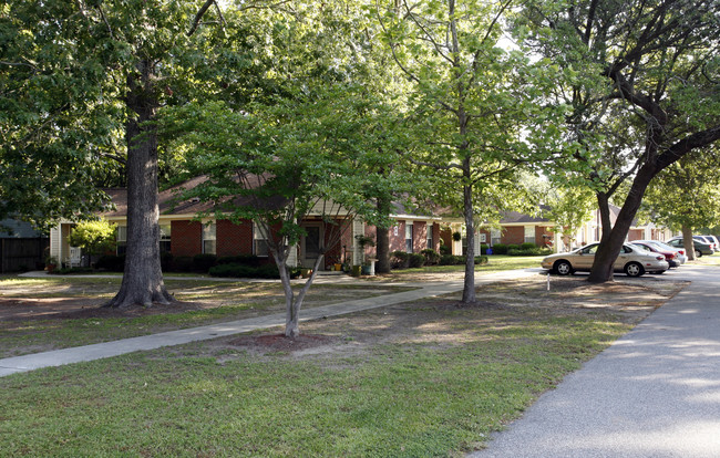 St. James Place in Charleston, SC - Building Photo - Building Photo