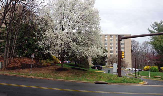 Lake Anne Fellowship House in Reston, VA - Foto de edificio - Building Photo