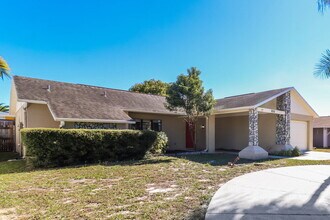 9310 Tamworth Ln in Port Richey, FL - Building Photo - Building Photo