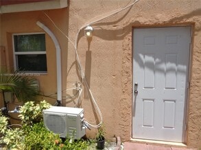 2060 SE 14th St in Homestead, FL - Building Photo - Building Photo