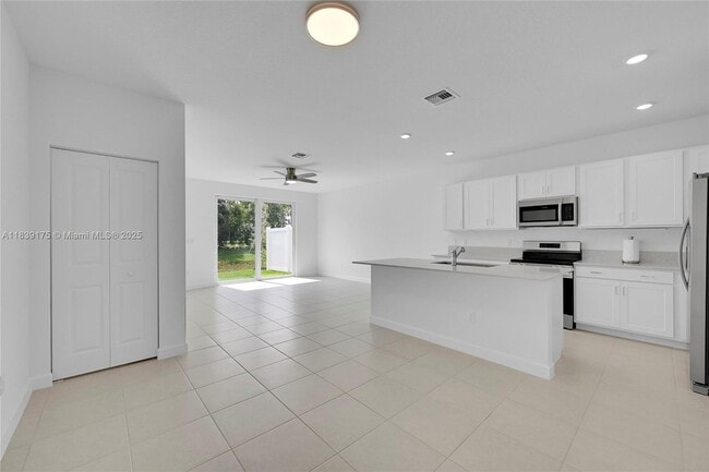 4548 Hollister Ave