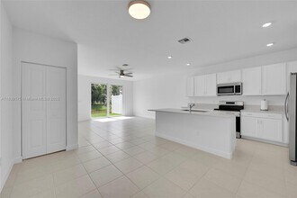 4548 Hollister Ave in Lake Worth Beach, FL - Building Photo - Building Photo