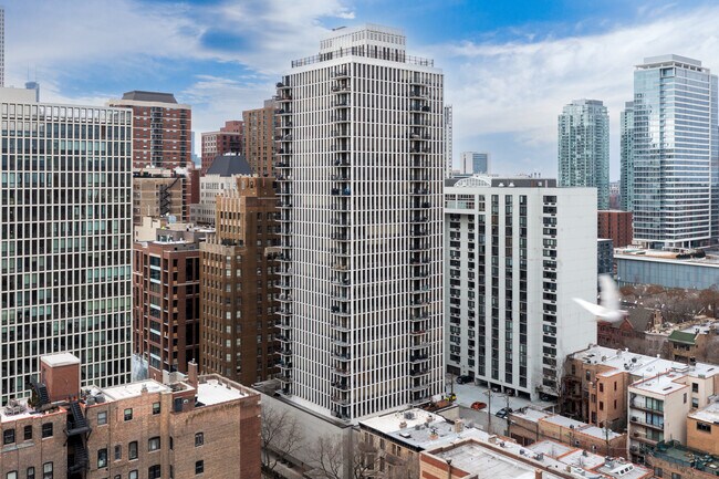 State Tower in Chicago, IL - Building Photo - Building Photo