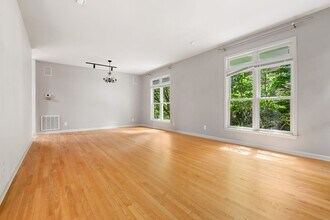 414 Hillsborough St in Chapel Hill, NC - Building Photo - Building Photo