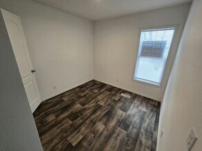 142 Lynn Ln in Mankato, MN - Building Photo - Building Photo