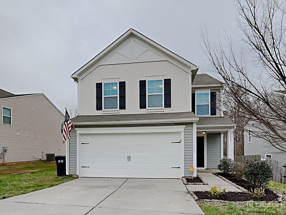 5200 Tomsie Efird Lane in Charlotte, NC - Building Photo