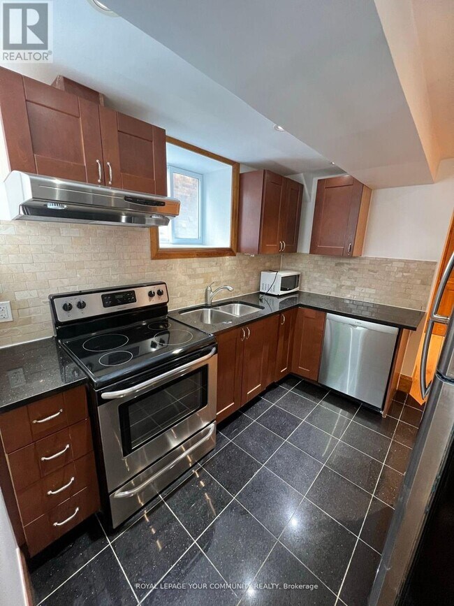 179 St Clair Ave E in Toronto, ON - Building Photo - Building Photo