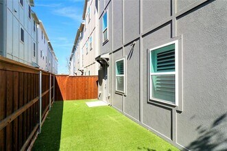 2601 La Altura Ln in Dallas, TX - Building Photo - Building Photo