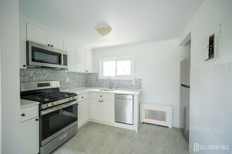 44 Garfield Park in Edison, NJ - Building Photo - Building Photo