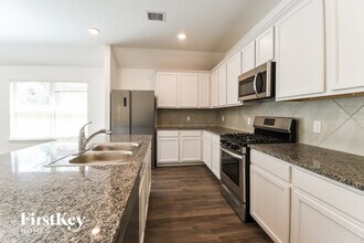 3037 Newcastle Crst Ln in Dickinson, TX - Building Photo - Building Photo