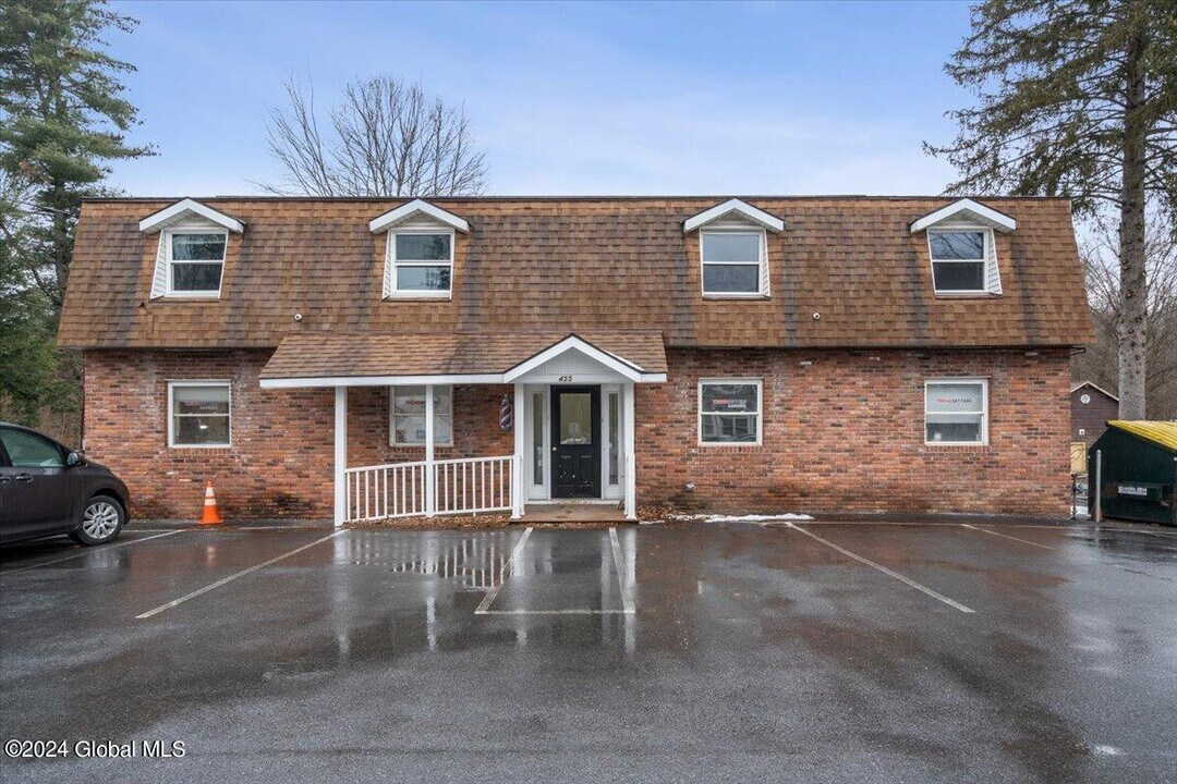 455 Maple Ave-Unit -Unit #3 in Saratoga Springs, NY - Building Photo