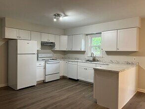 106 Grove St in New Milford, CT - Building Photo - Building Photo