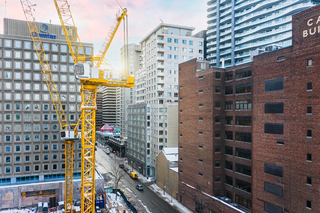 439-447 du Président-Kennedy in Montréal, QC - Building Photo