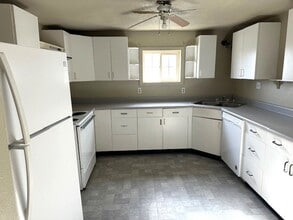 448 Westcliff Dr in Spring Creek, NV - Building Photo - Building Photo