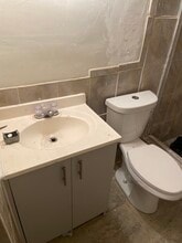 17120 NW 10th Ct in Miami, FL - Foto de edificio - Building Photo