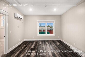 824 Bridge St NW in Grand Rapids, MI - Building Photo - Building Photo