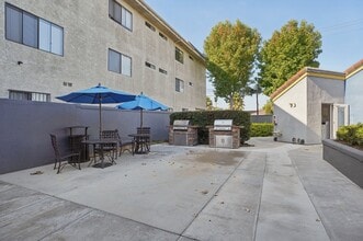 Chadron in Hawthorne, CA - Foto de edificio - Building Photo