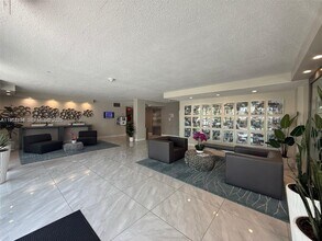 16546 NE 26th Ave, Unit 4J in North Miami Beach, FL - Foto de edificio - Building Photo