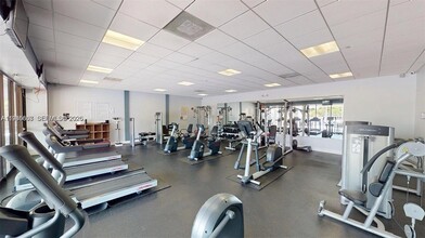 3675 N Country Club Dr, Unit 508 in Aventura, FL - Foto de edificio - Building Photo